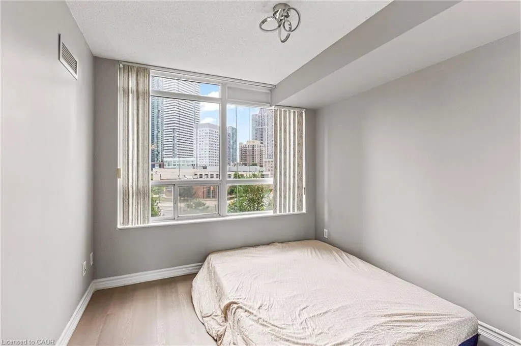 310 Burnhamthorpe Road W, #401