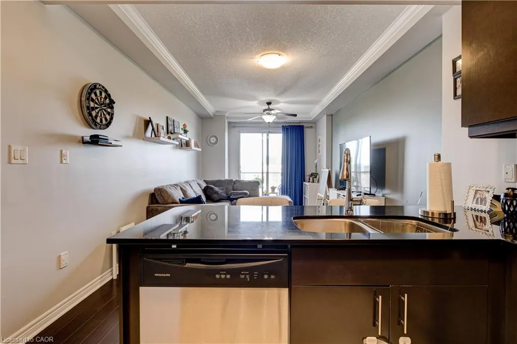 539 Belmont Avenue, #1106