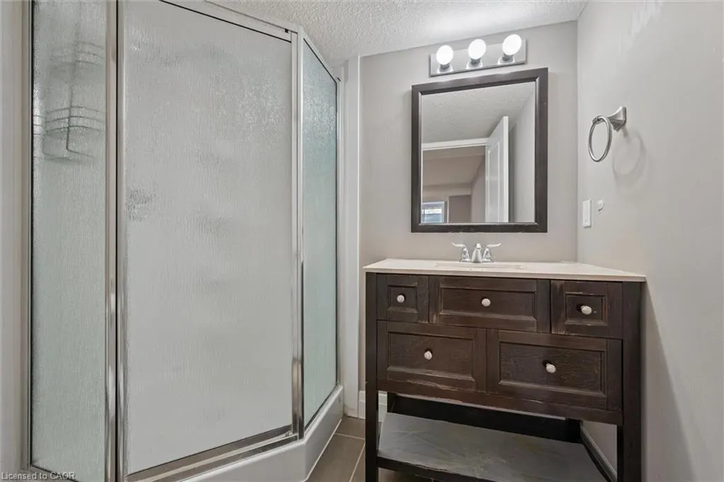 556 Netherwood Crescent, #LOWER