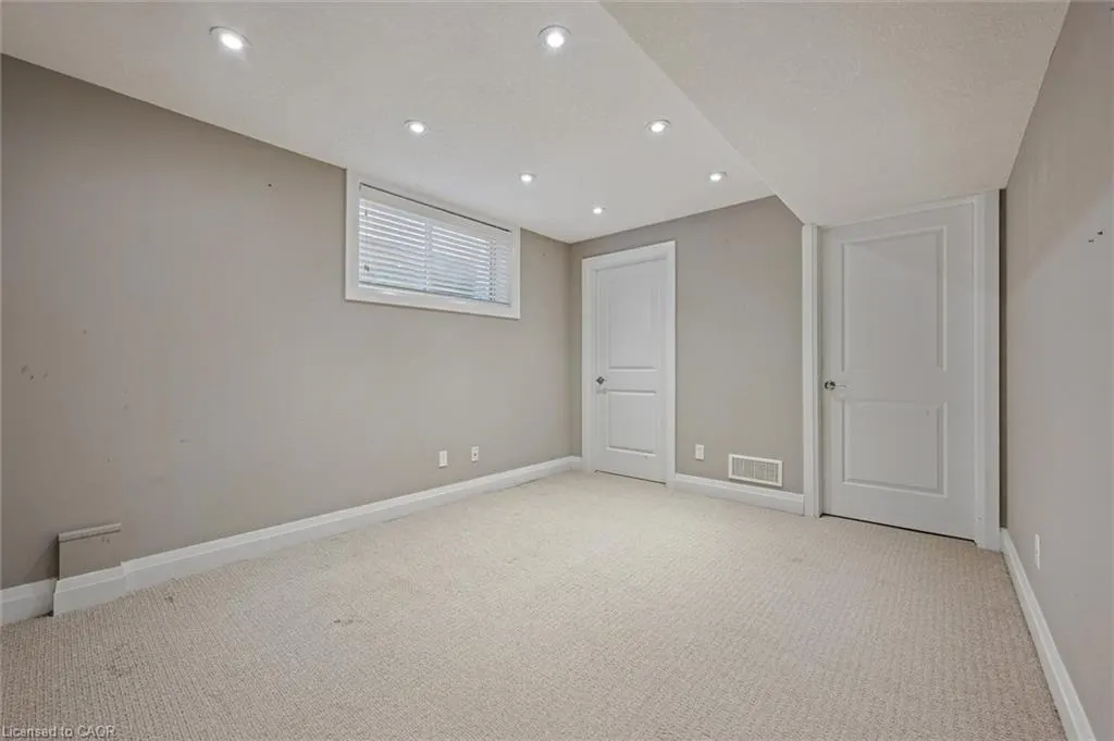 556 Netherwood Crescent, #LOWER