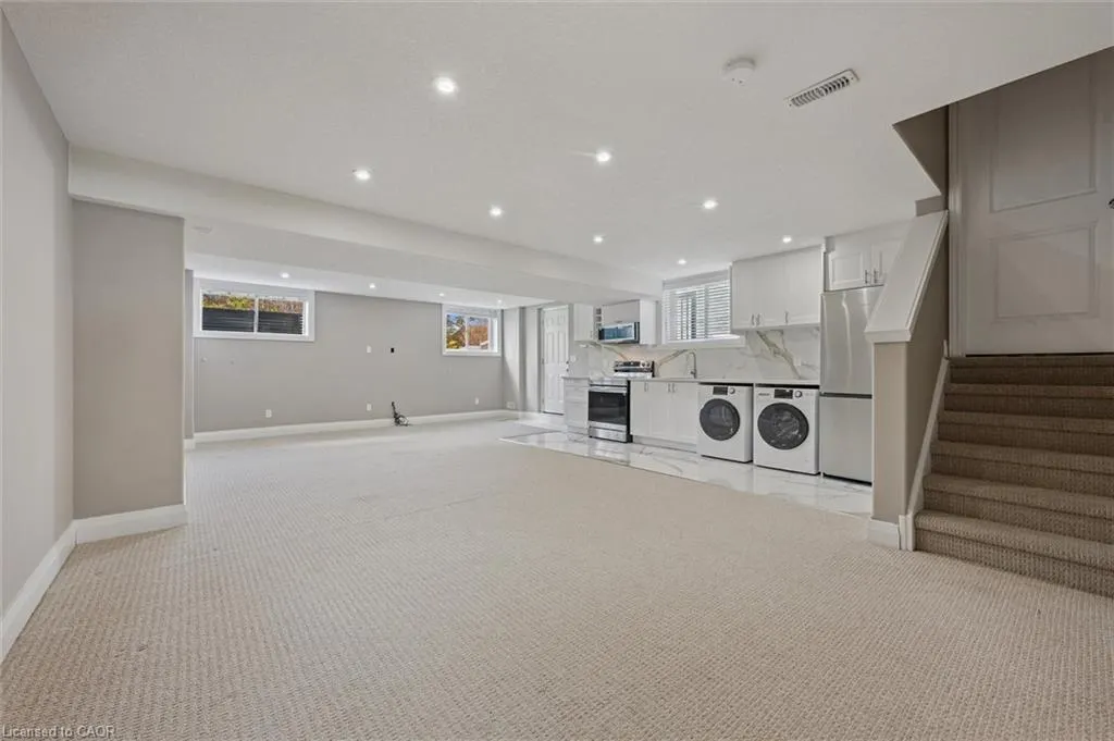 556 Netherwood Crescent, #LOWER