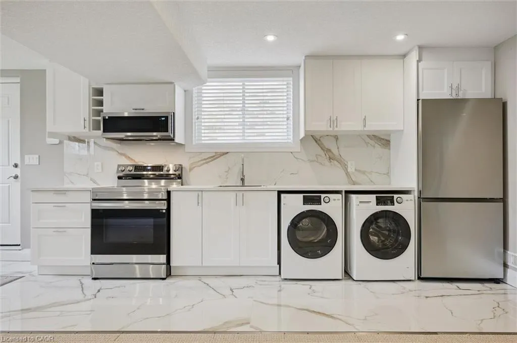 556 Netherwood Crescent, #LOWER