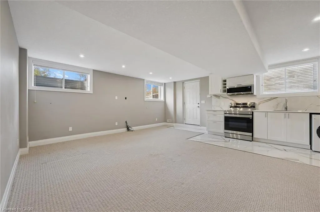 556 Netherwood Crescent, #LOWER