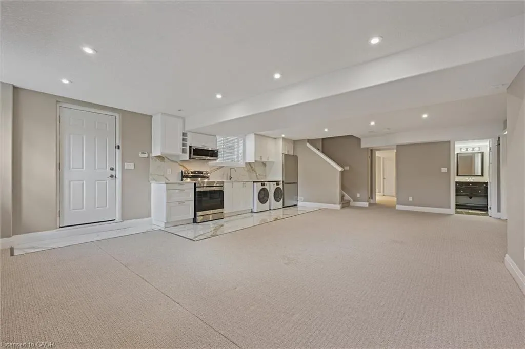 556 Netherwood Crescent, #LOWER