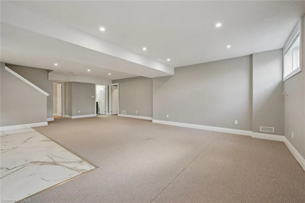 556 Netherwood Crescent, #LOWER