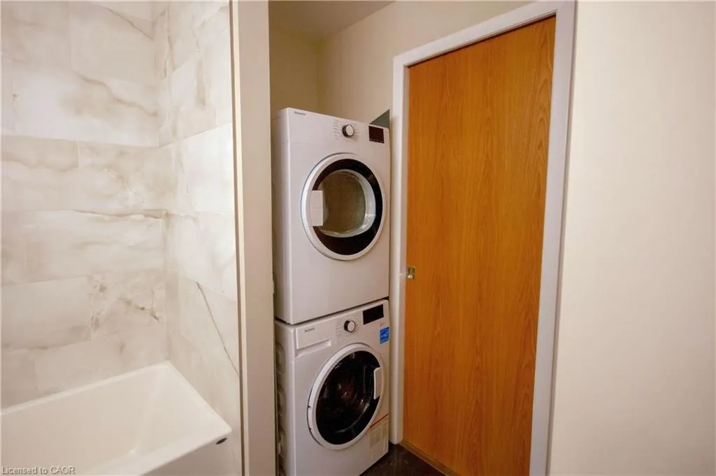 20 Ellen Street E, #204