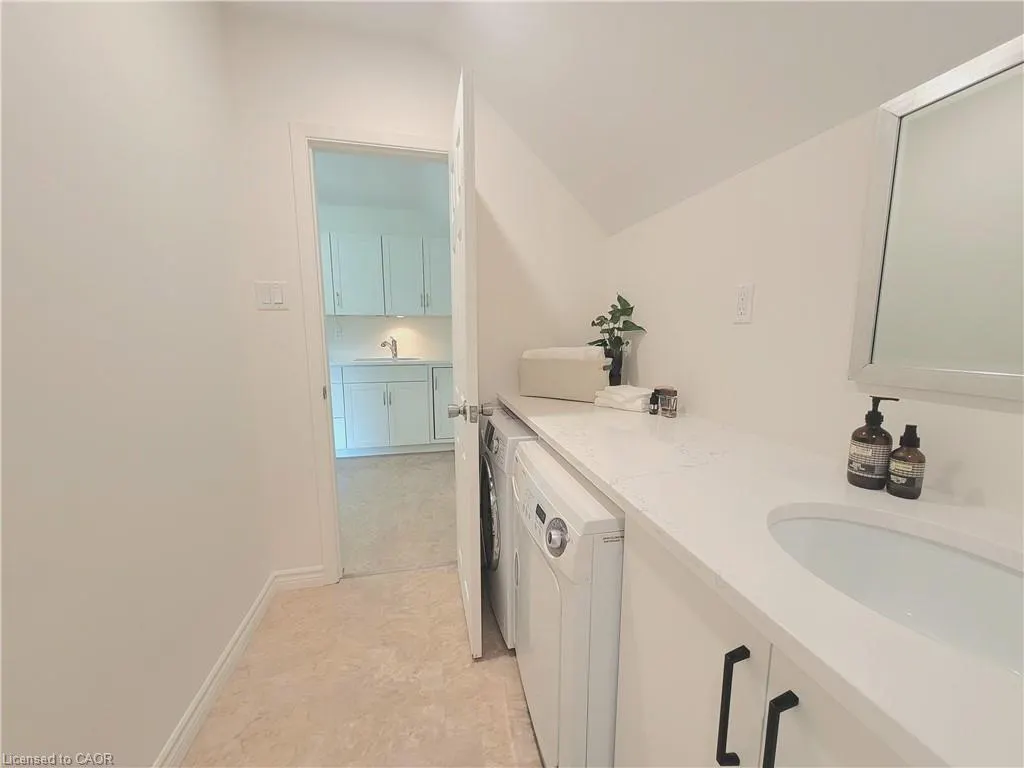 121 Blucher Street, #2