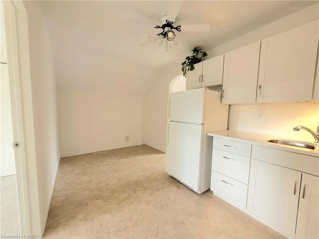 121 Blucher Street, #2