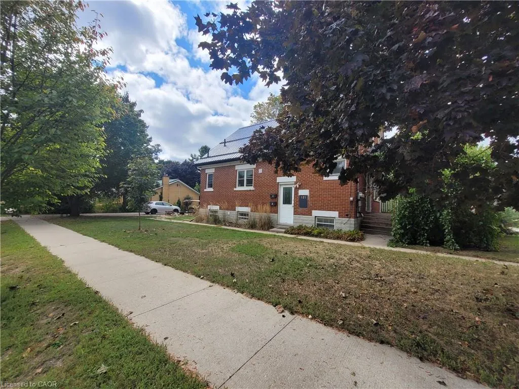 121 Blucher Street, #2