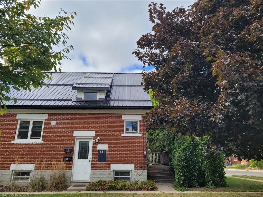 121 Blucher Street, #2