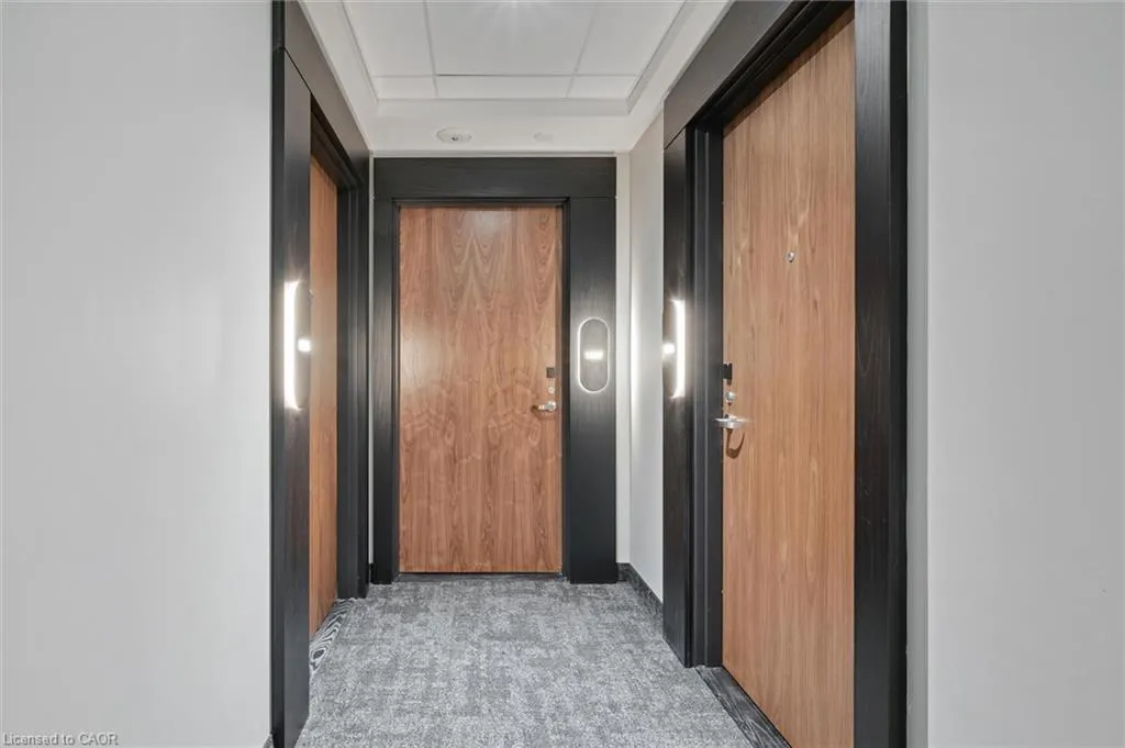 25 Wellington Street S, #807