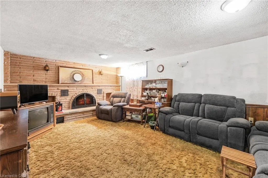 1196 Dowland Crescent