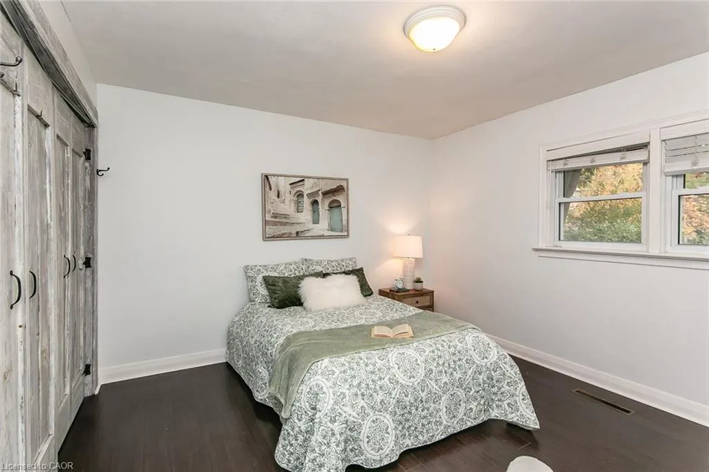 552 Courtland Avenue E