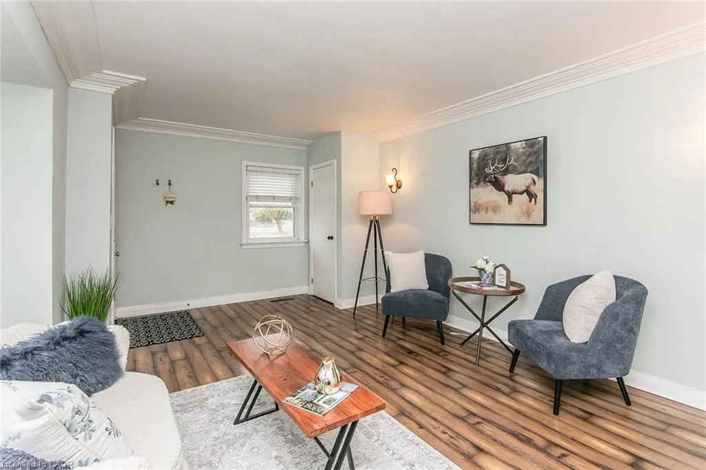 552 Courtland Avenue E