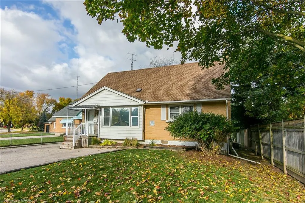 552 Courtland Avenue E