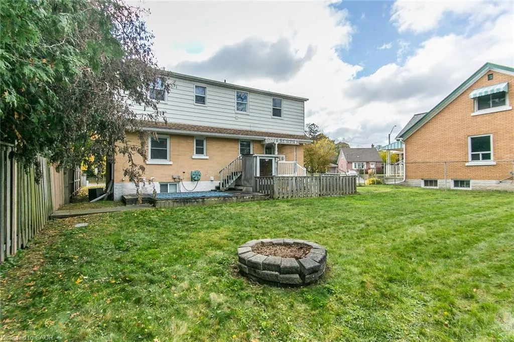 552 Courtland Avenue E