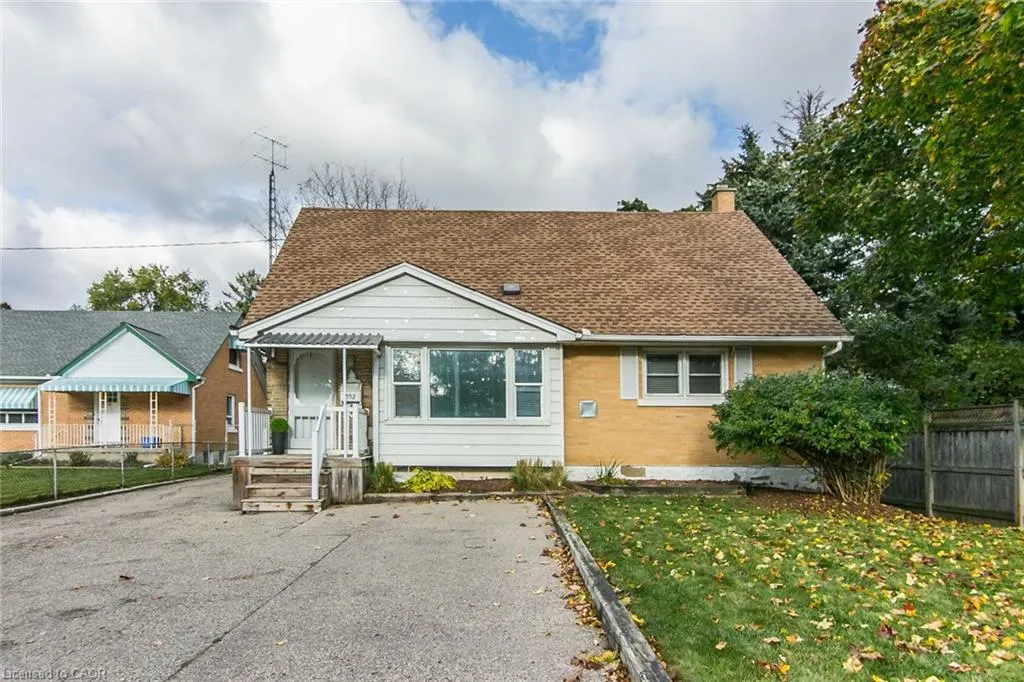 552 Courtland Avenue E