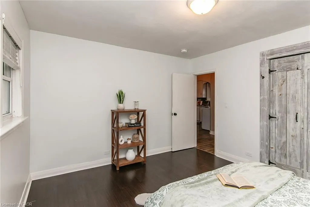 552 Courtland Avenue E