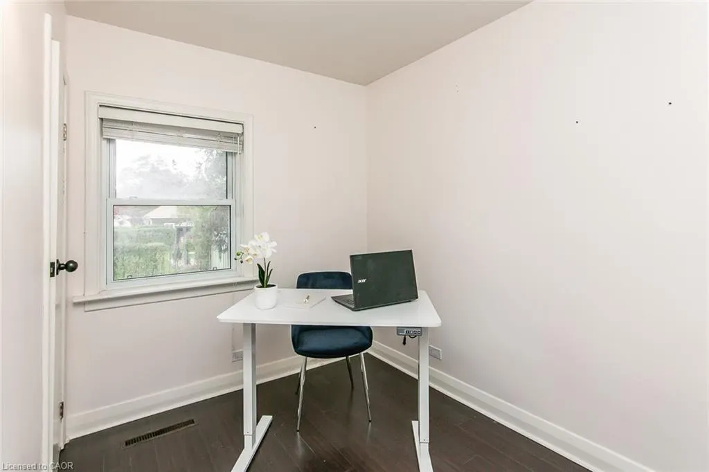 552 Courtland Avenue E