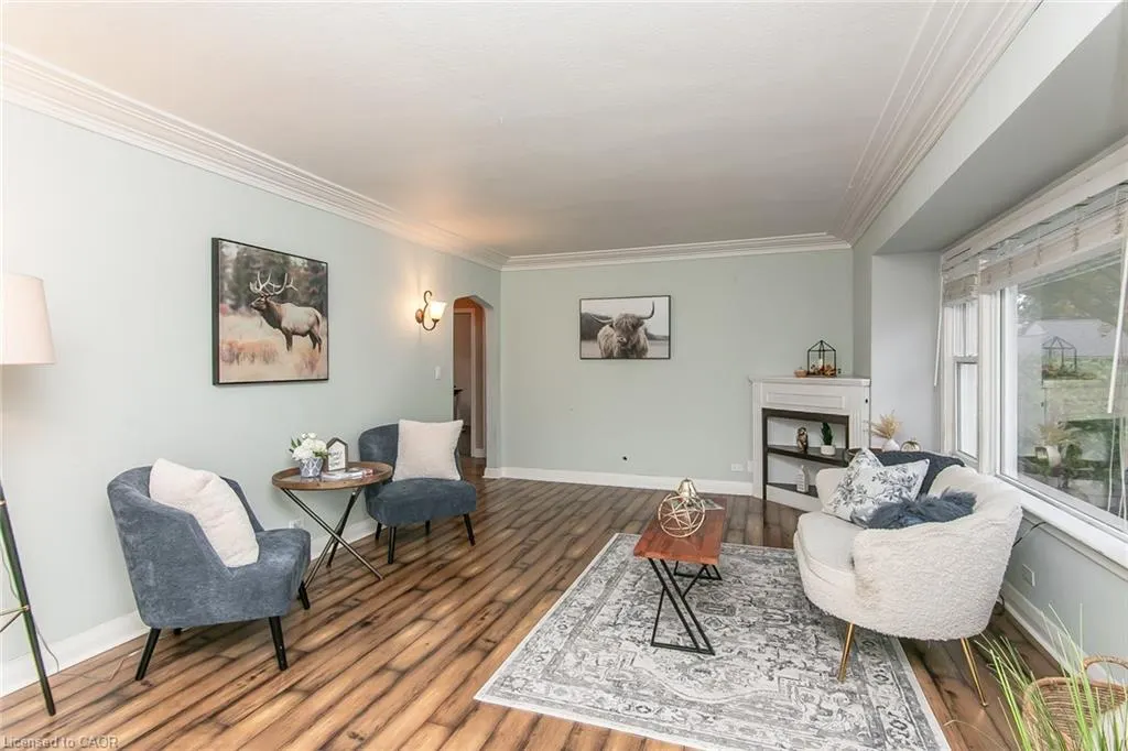 552 Courtland Avenue E