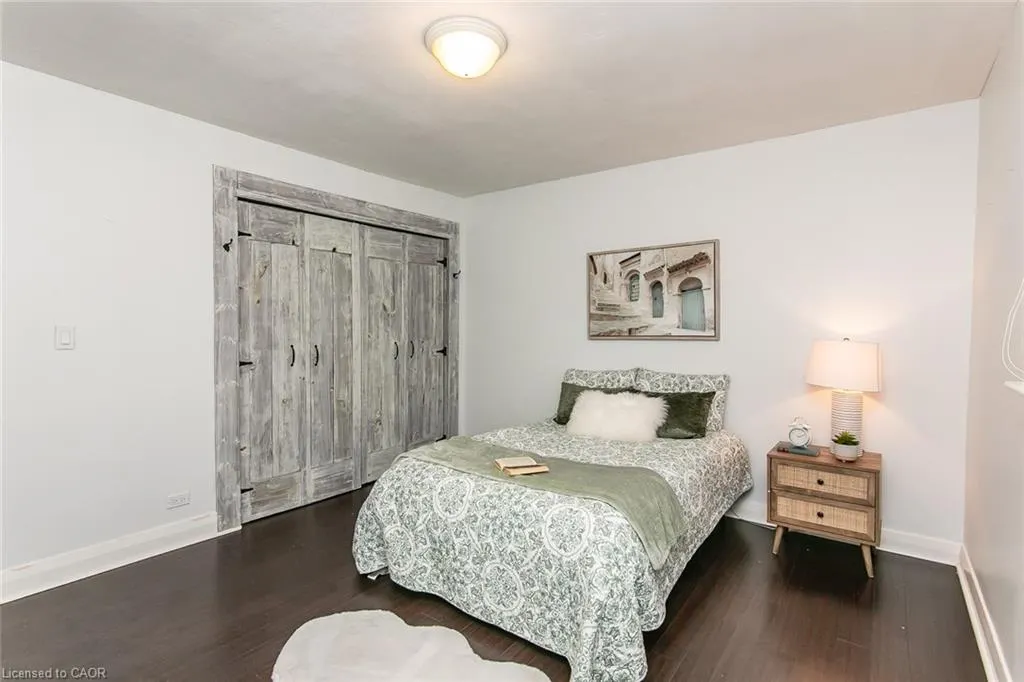 552 Courtland Avenue E