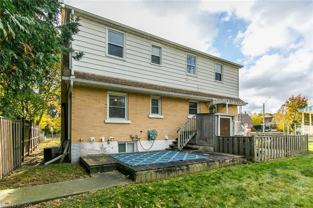 552 Courtland Avenue E