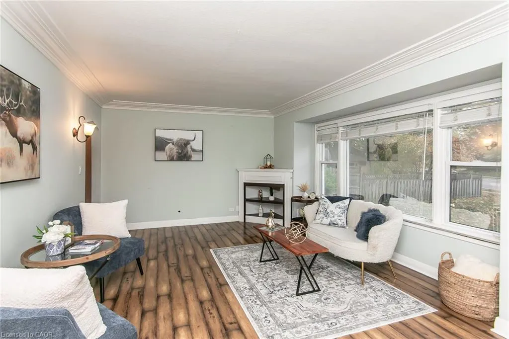 552 Courtland Avenue E