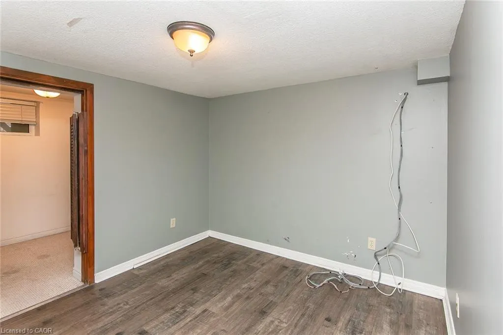 552 Courtland Avenue E