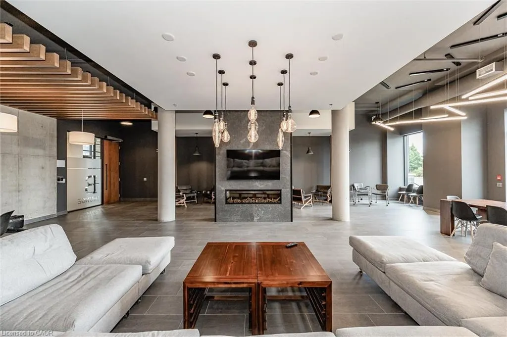 251 Northfield Drive E, #609