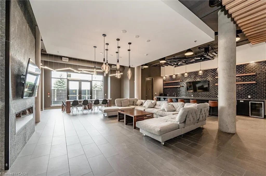 251 Northfield Drive E, #609