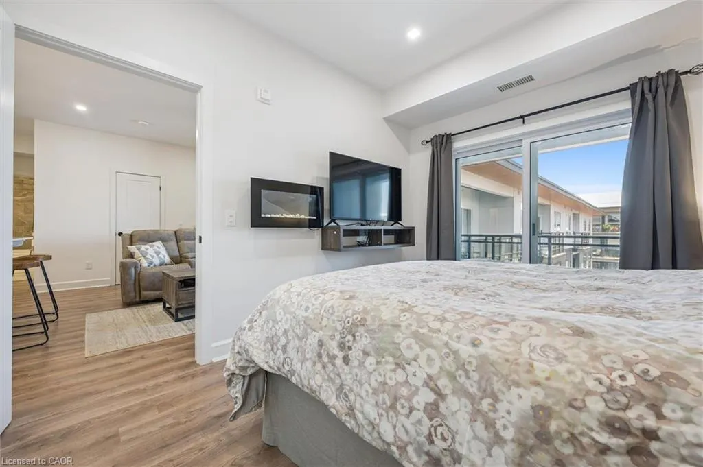 251 Northfield Drive E, #609