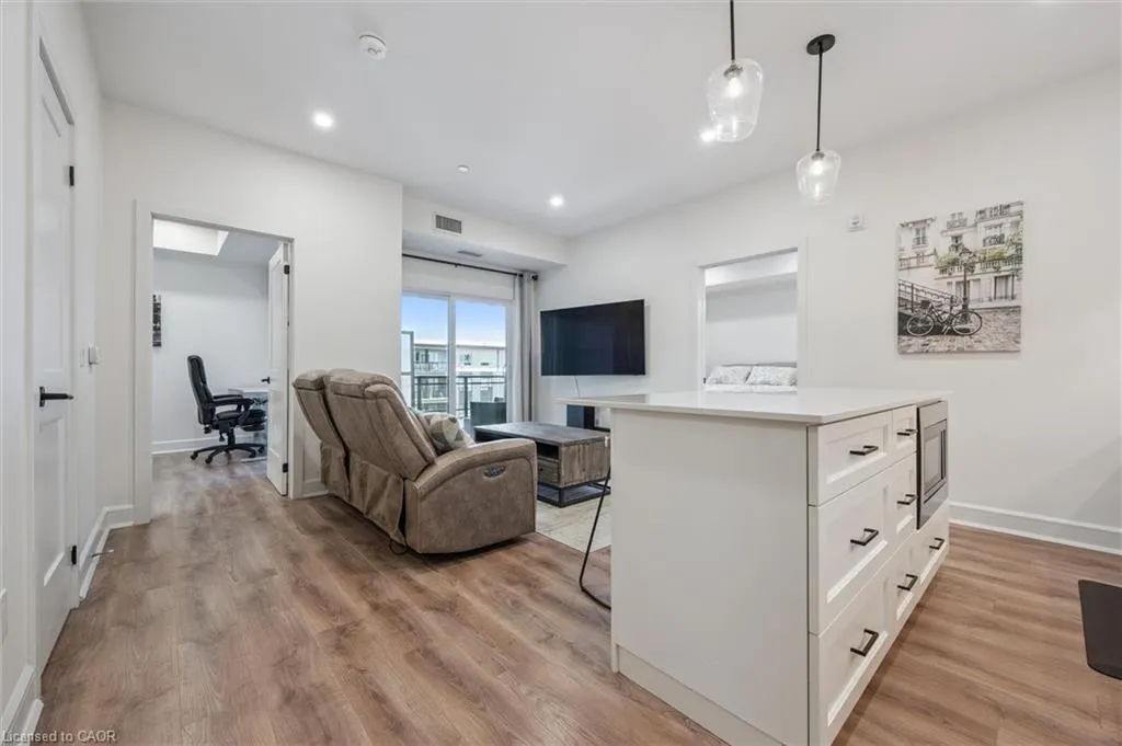 251 Northfield Drive E, #609