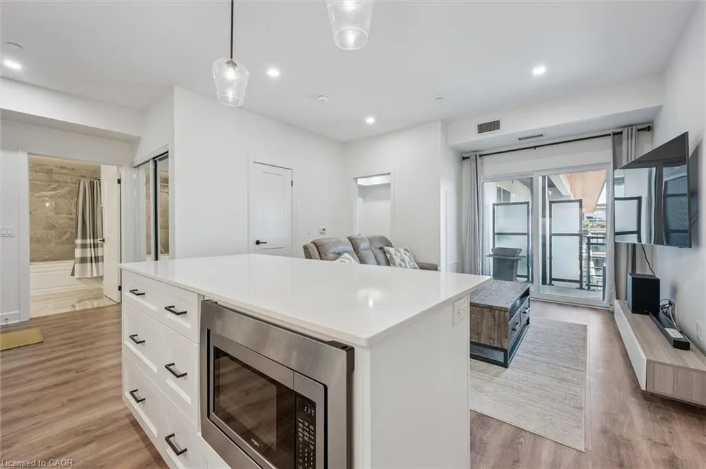 251 Northfield Drive E, #609