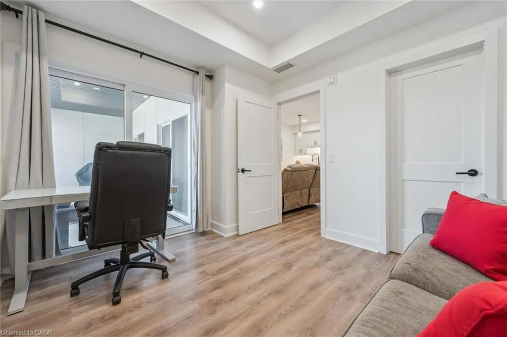 251 Northfield Drive E, #609