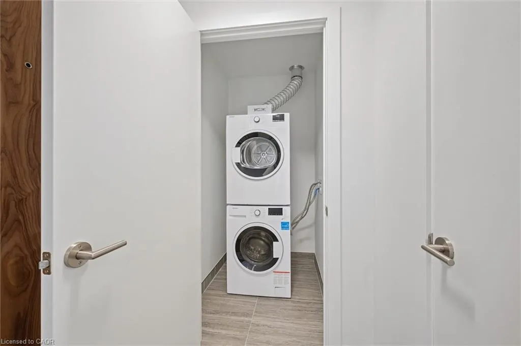 25 Wellington Street S, #1507