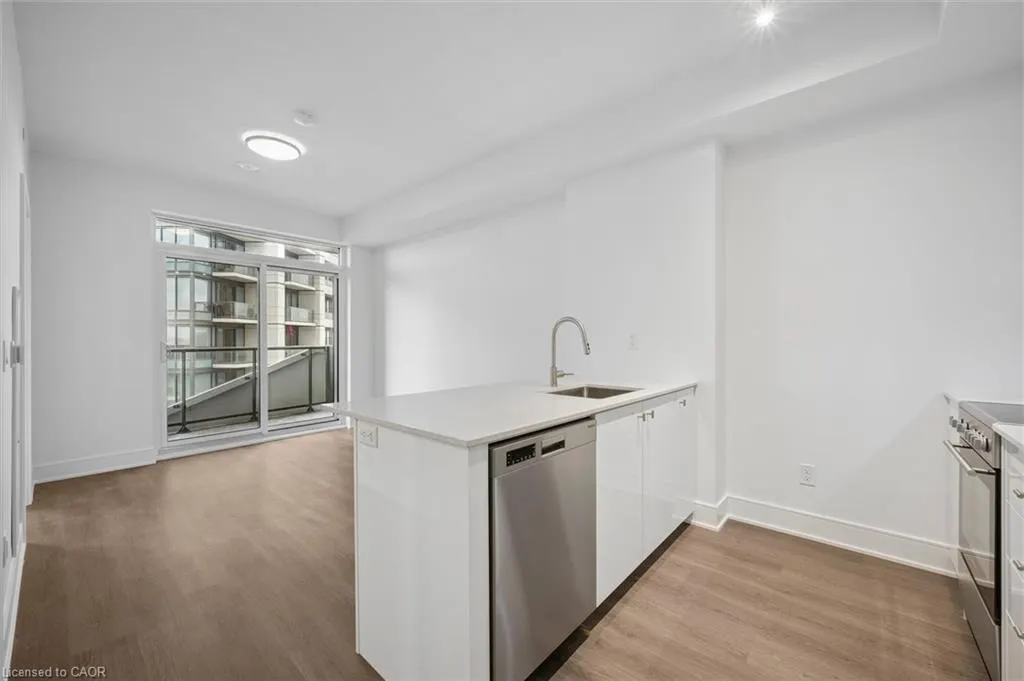 25 Wellington Street S, #1507