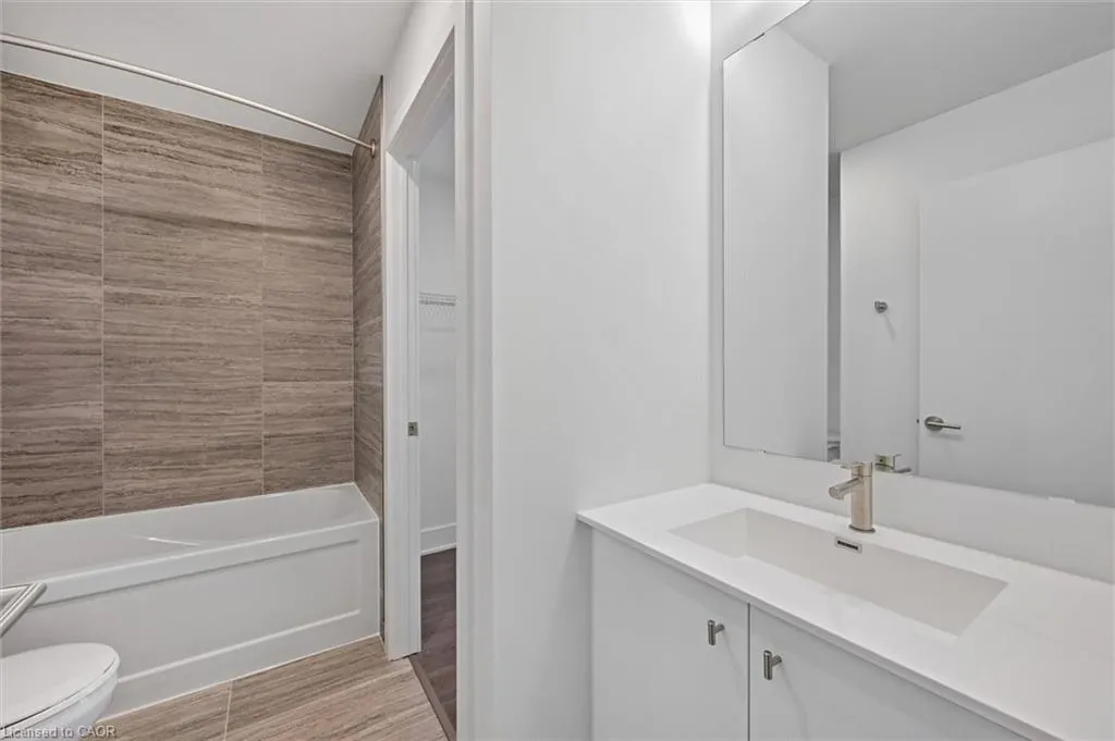 25 Wellington Street S, #1607