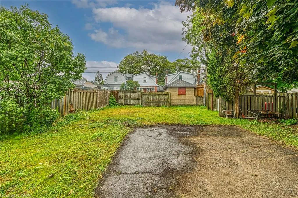 20 Crosthwaite Avenue N