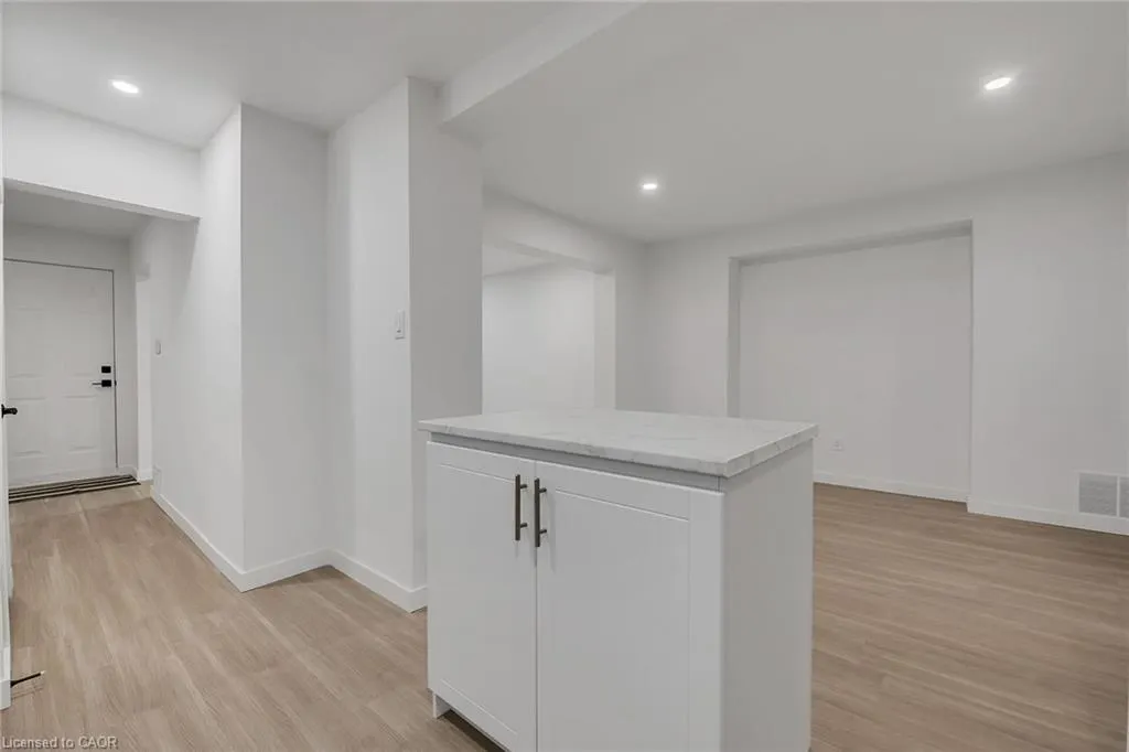 20 Crosthwaite Avenue N