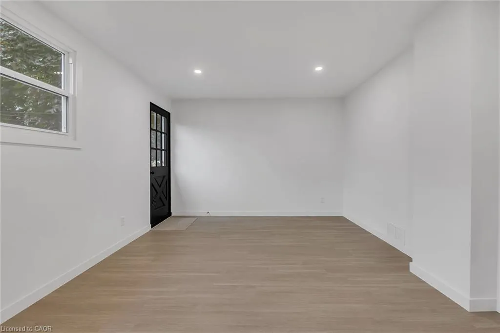 20 Crosthwaite Avenue N