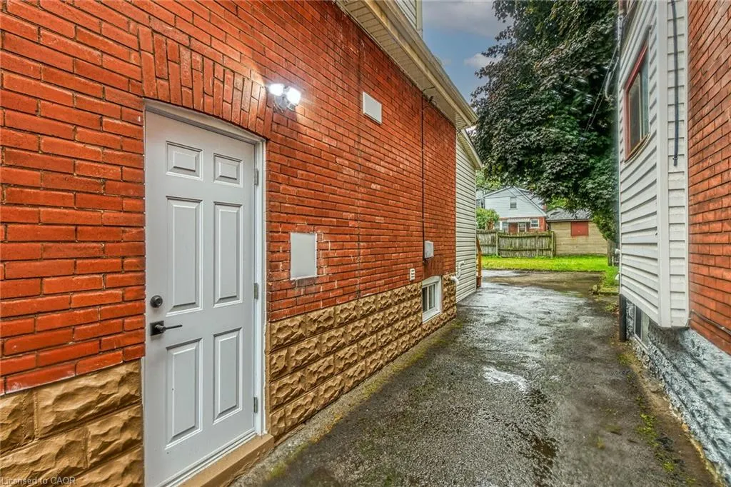 20 Crosthwaite Avenue N