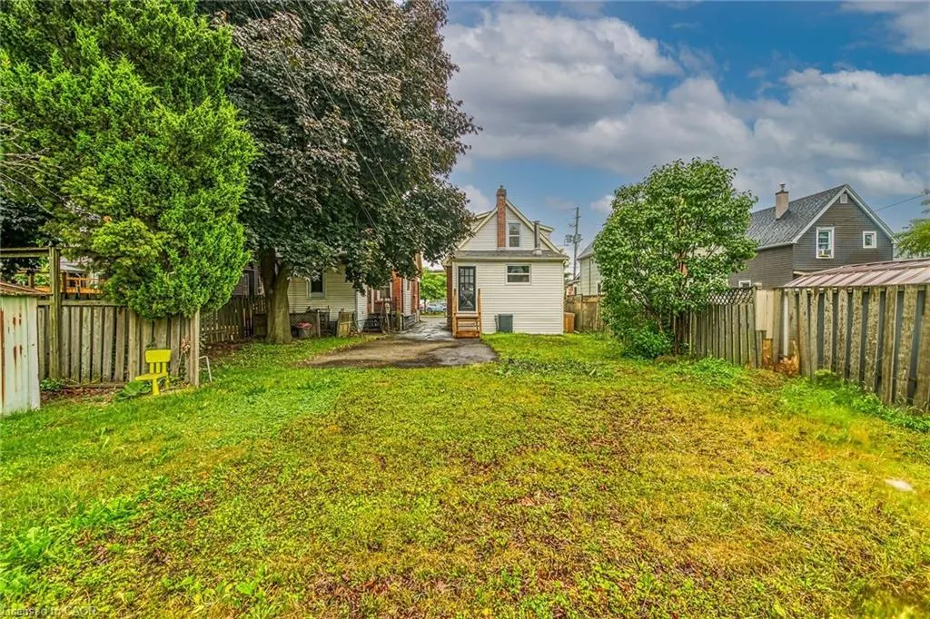 20 Crosthwaite Avenue N