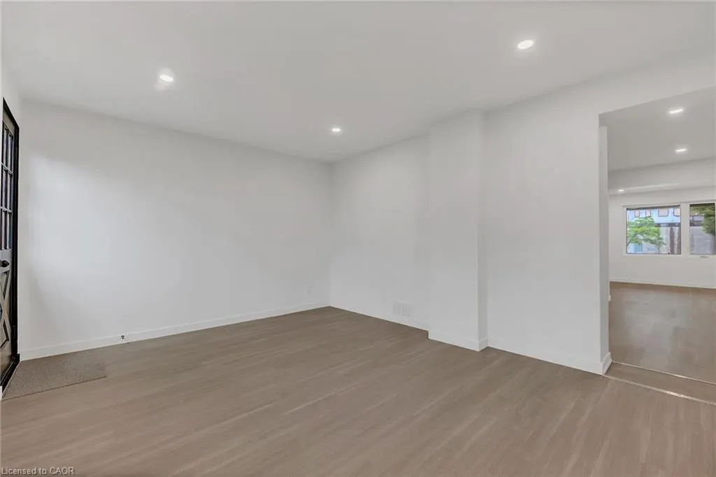 20 Crosthwaite Avenue N