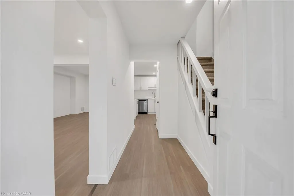 20 Crosthwaite Avenue N