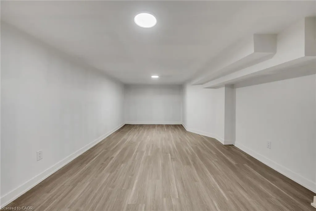 20 Crosthwaite Avenue N