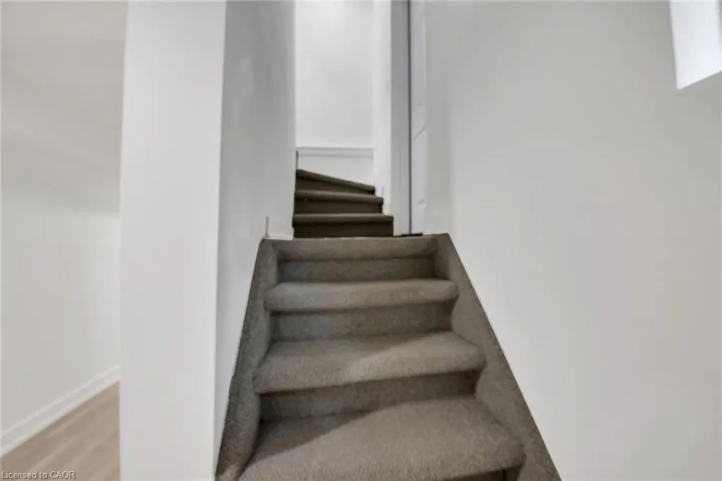 20 Crosthwaite Avenue N