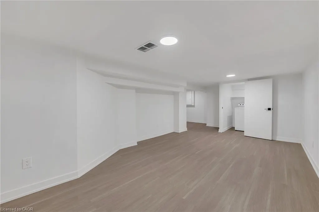 20 Crosthwaite Avenue N