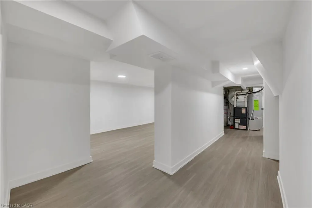 20 Crosthwaite Avenue N