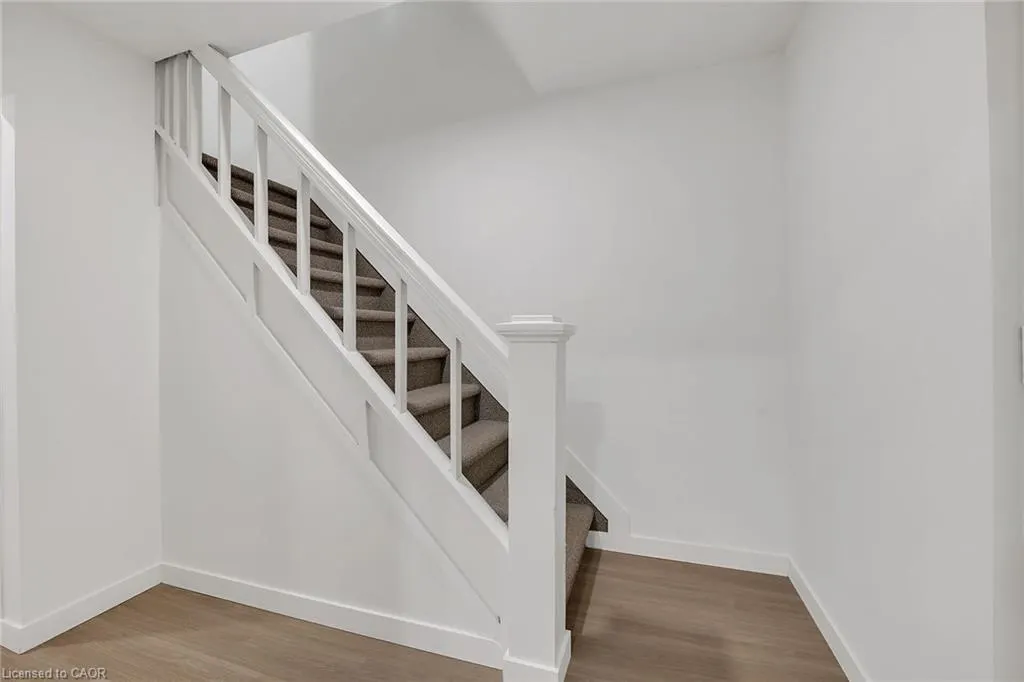 20 Crosthwaite Avenue N