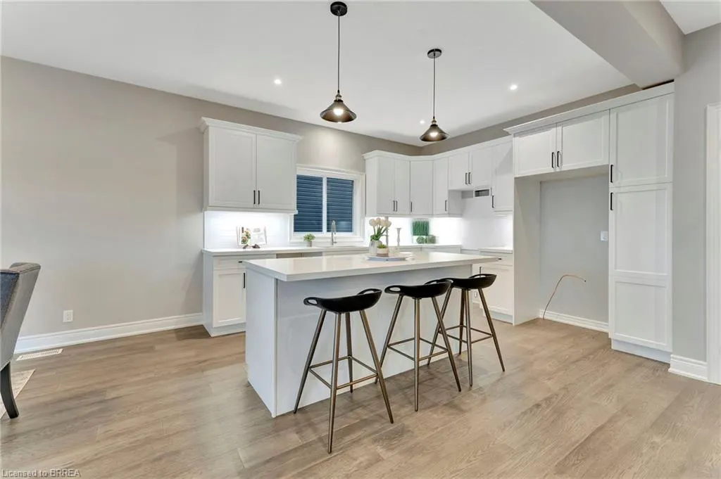 247 Lafayette Street E